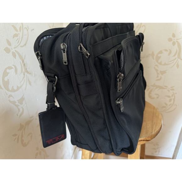 Tumi 3 Expandable Organizer Laptop Briefcase LN - Used Twice - Picture 2 of 7